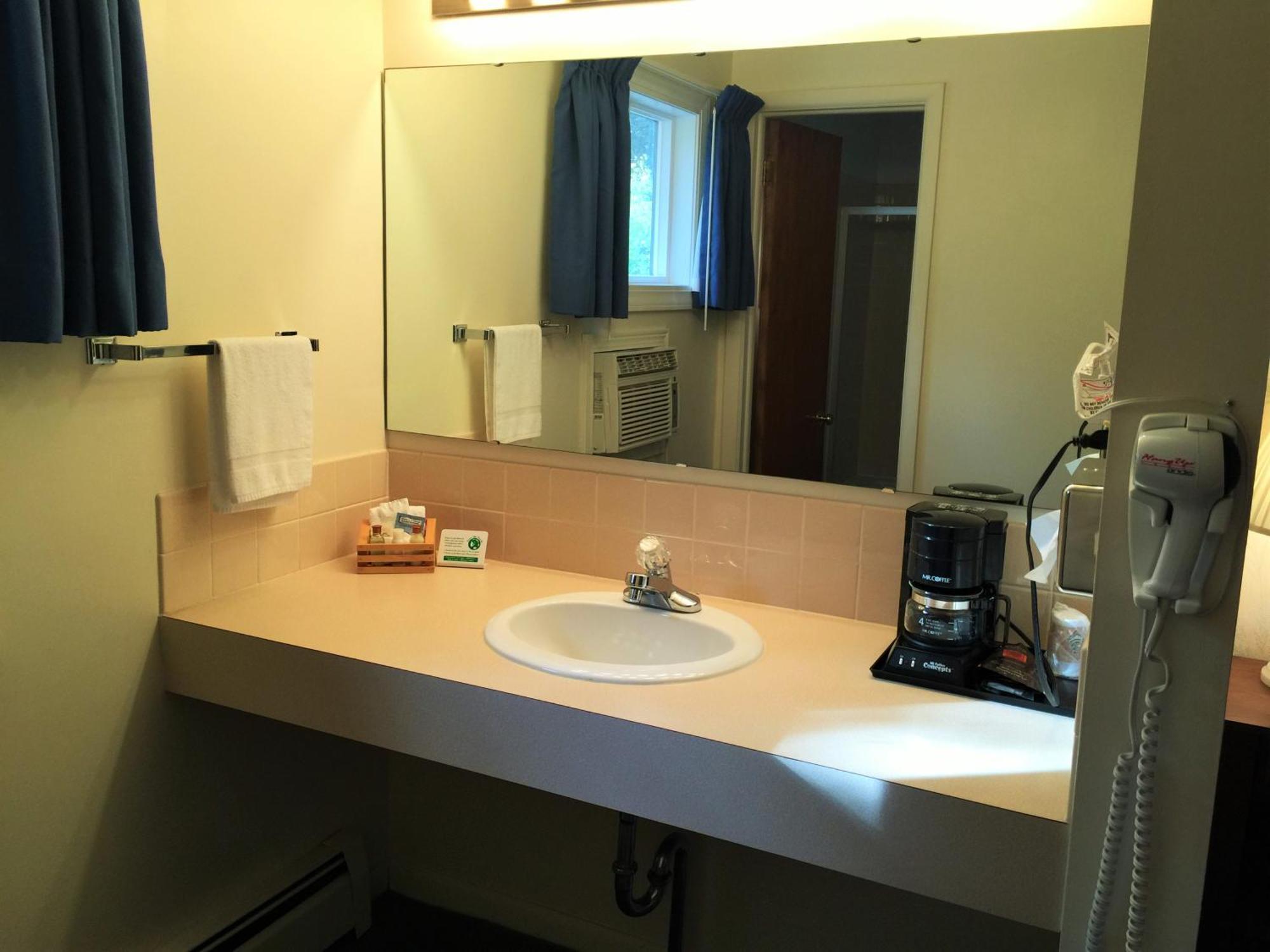 Cedar Motor Inn Marquette Zimmer foto